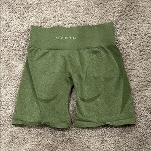 NVGTN Green Bike Shorts Elastic Waistband Mid-Thigh